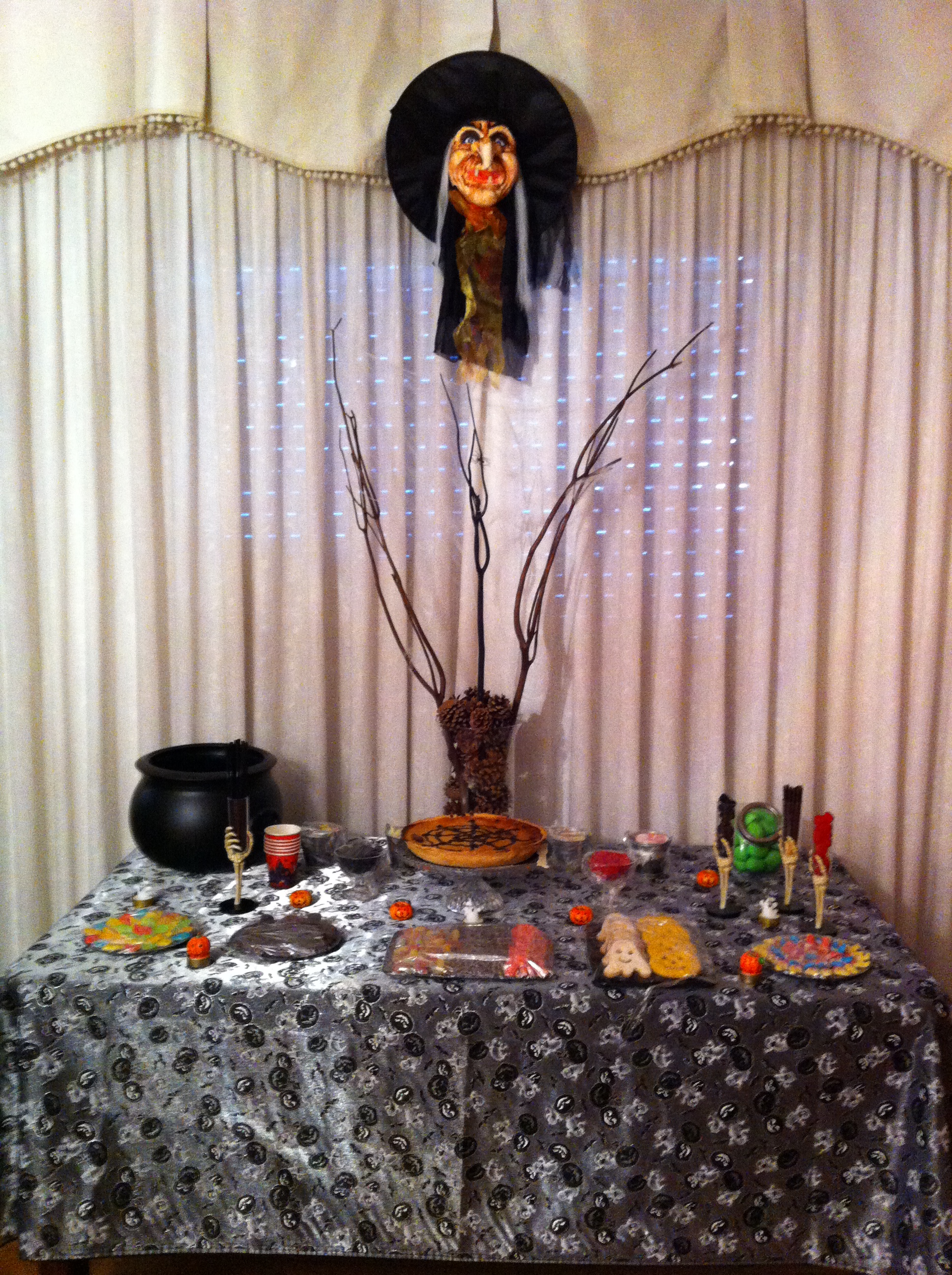animacion infantil halloween madrid, fiesta halloween madrid, niños halloween madrid, animadores halloween, decoracion globos halloween, candy bar halloween, cumple en casa halloween, fiesta halloween en casa madrid, magia halloween, ciencia animada niños halloween madrid